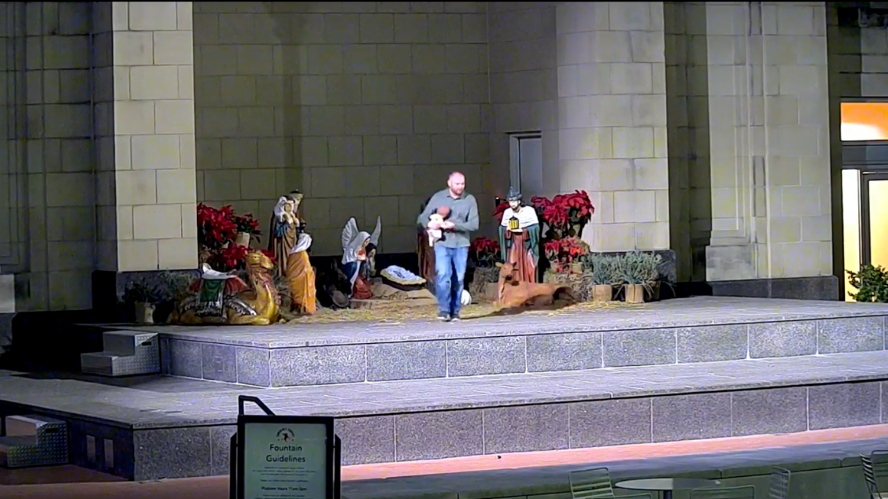 News :Texas police release video of man stealing baby Jesus from nativity scene