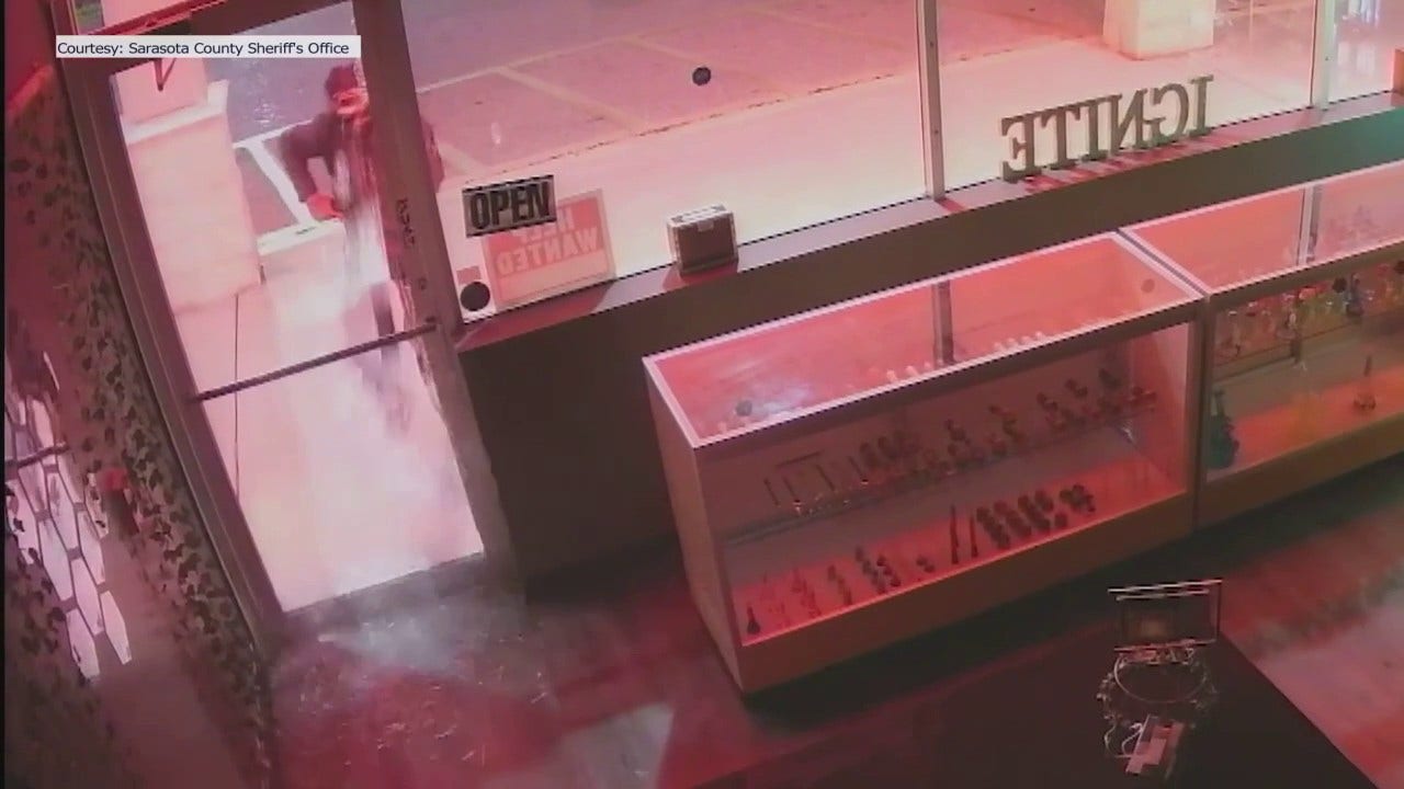 Florida man caught on camera shooting his way into vape shops before burglarizing them