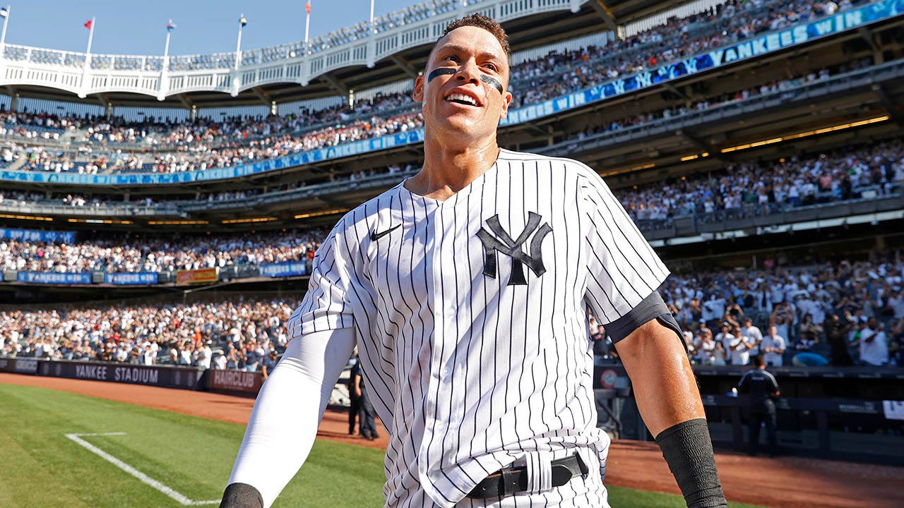 American League's Aaron Judge, of the New York Yankees, walks back to the  dugout after striking out during the third inning of the MLB All-Star  baseball game against the National League, Tuesday