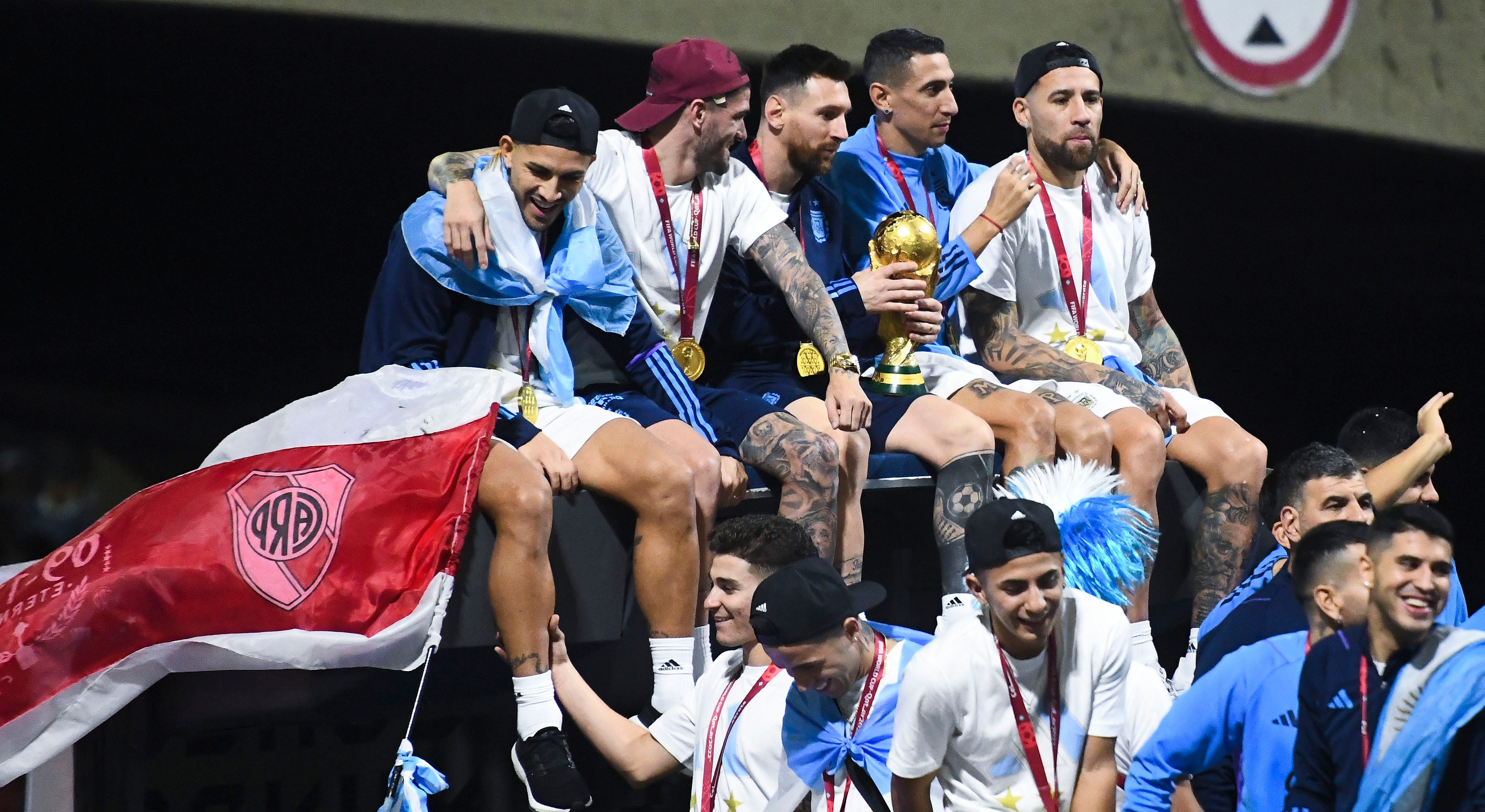 Chaos at Argentina World Cup parade forces players to abandon team bus