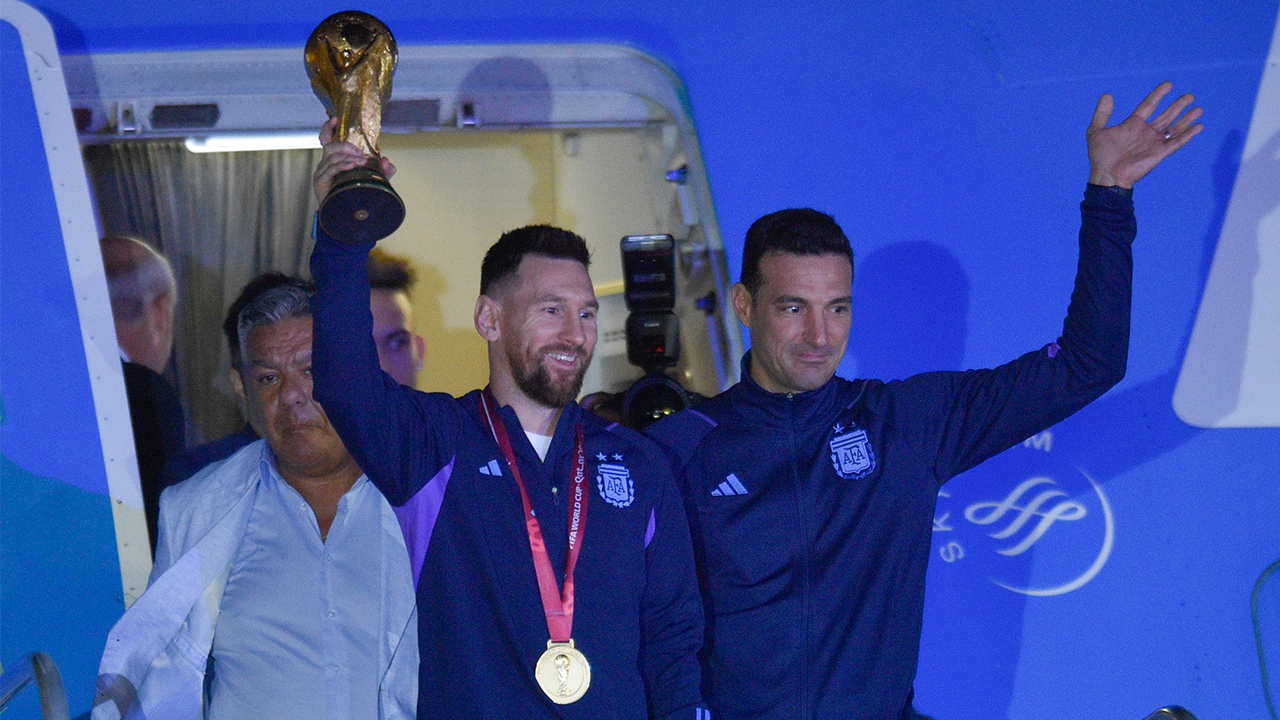 Argentina soccer team welcomed home by thousands of fans after World Cup victory