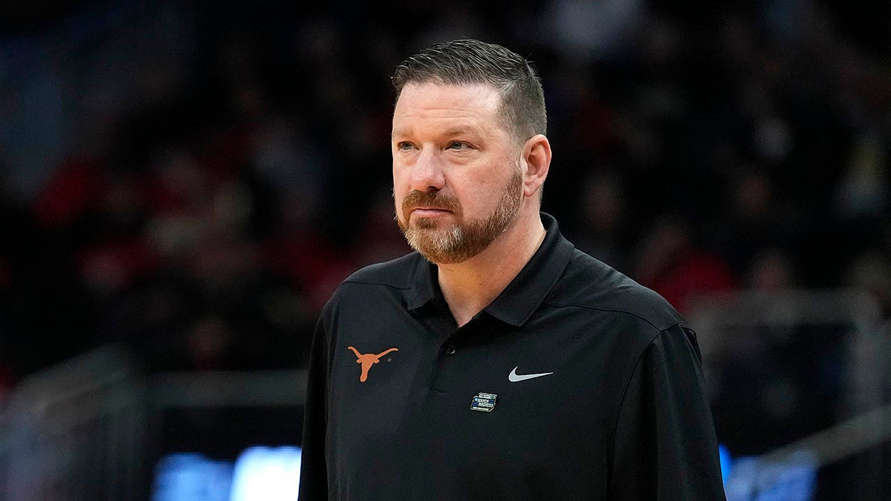 Former Texas men's basketball head coach Chris Beard has domestic violence  charge dropped | Fox News