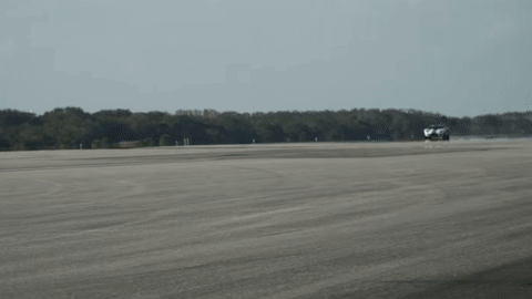 Ver: Ford GT legal en la calle alcanza un récord de 310.8 mph en la pista de aterrizaje del transbordador espacial