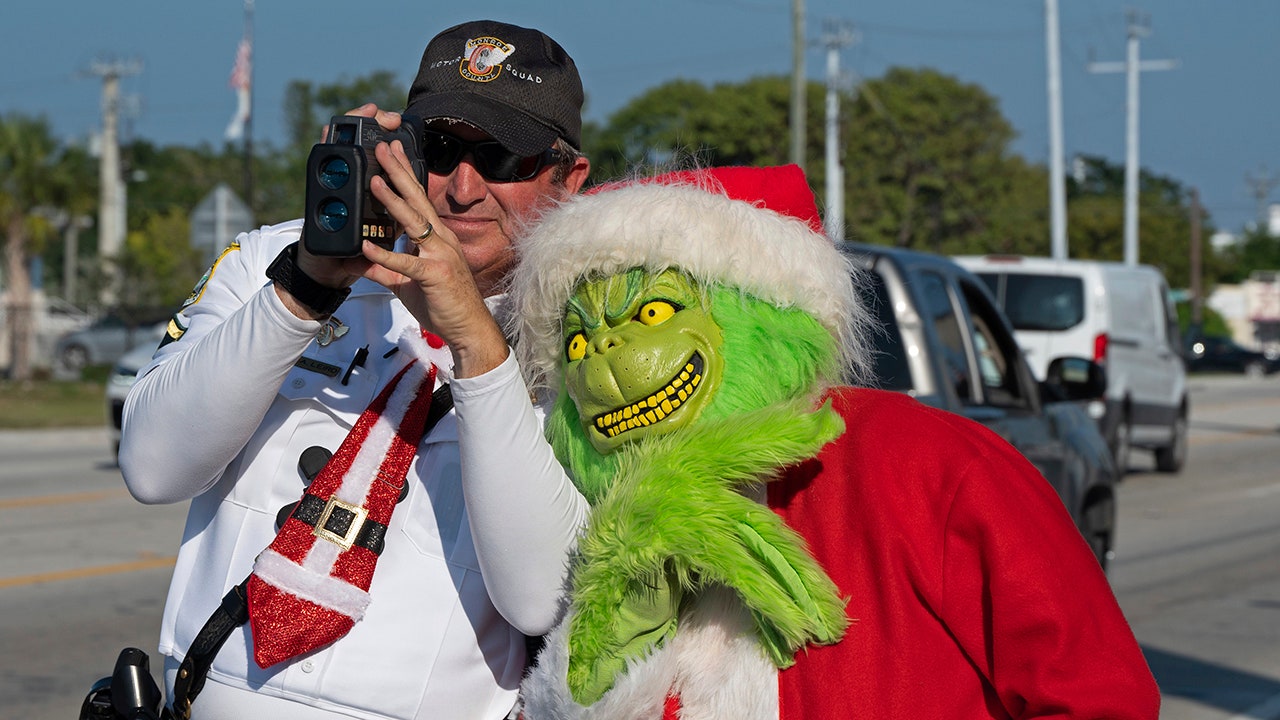 Florida deputy dresses as Grinch, gives onions to school zone speeders
