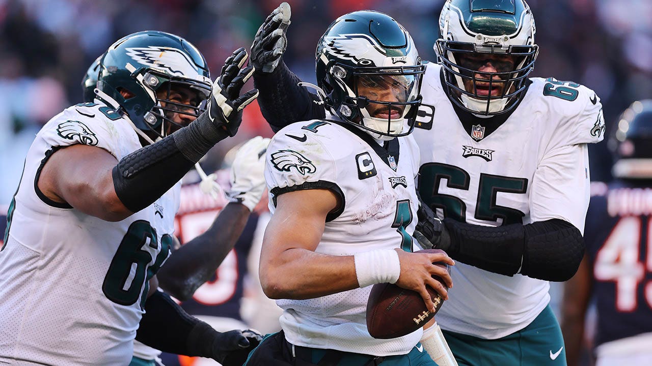 Jalen Hurts runs for three touchdowns as Eagles avoid upset in Chicago, improve to 13-1