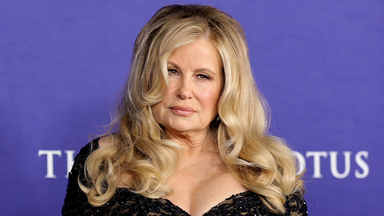 ‘The White Lotus’ star Jennifer Coolidge shares behind-the-scenes cast photo to celebrate Golden Globe noms