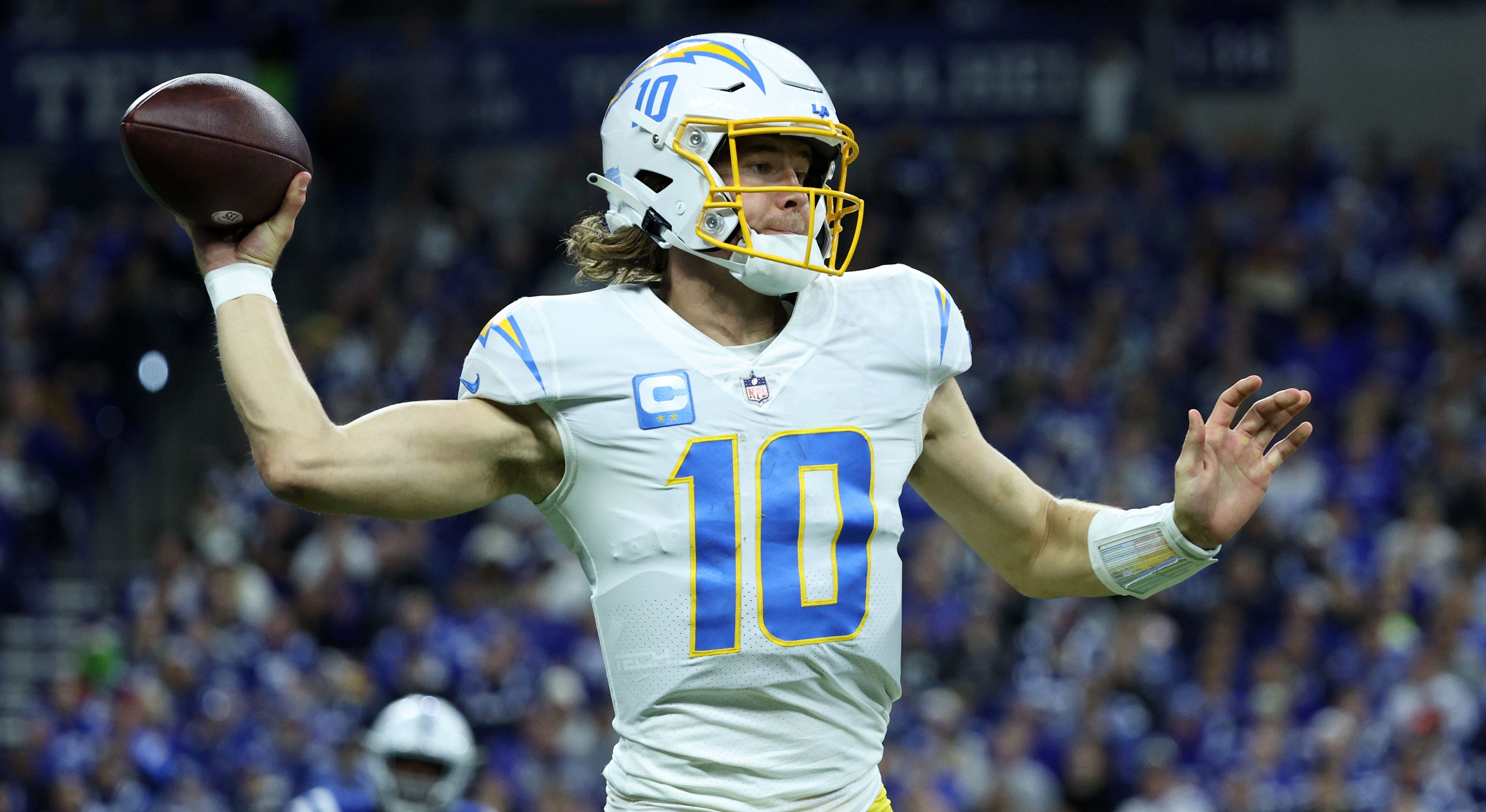 Chargers reach playoffs, beat overmatched Colts 20-3