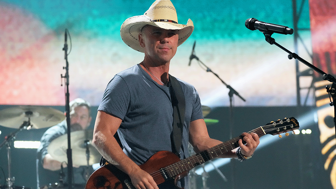 Kenny Chesney performing at the CMT Awards