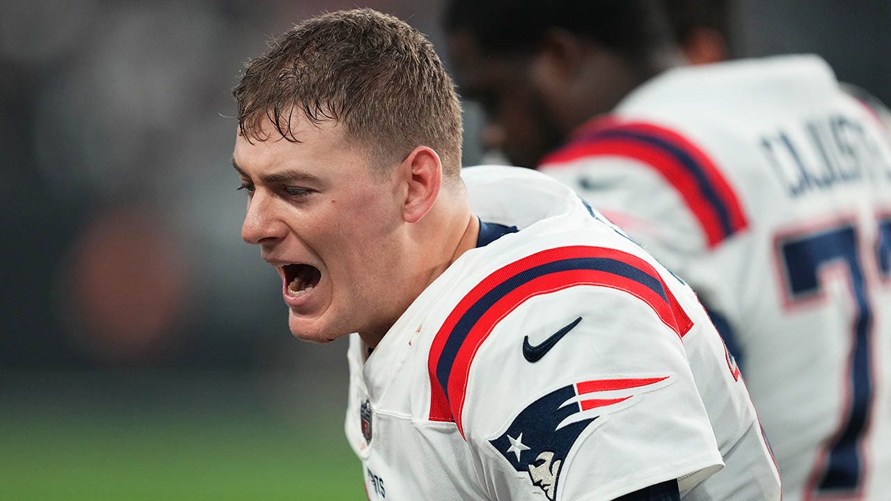 Patriots legends rip Mac Jones for not controlling emotions: 'I'm