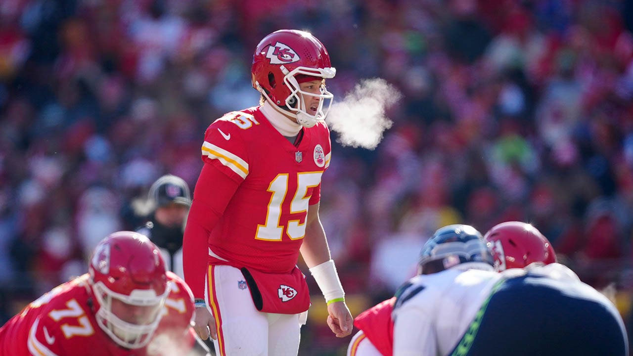 Kansas City Chiefs beat Seattle Seahawks, 24-10; highlights and stats on  Dec. 24 
