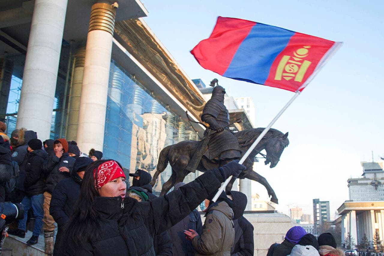 Mongolian protesters try to storm State Palace alleging corrupt officials sold coal to China