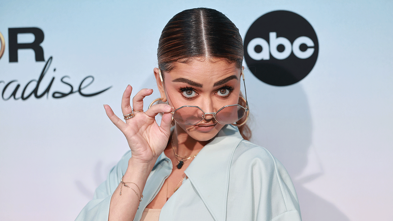 'Modern Family' star Sarah Hyland reveals she was hospitalized for mystery health issue: 'I couldn't breathe'