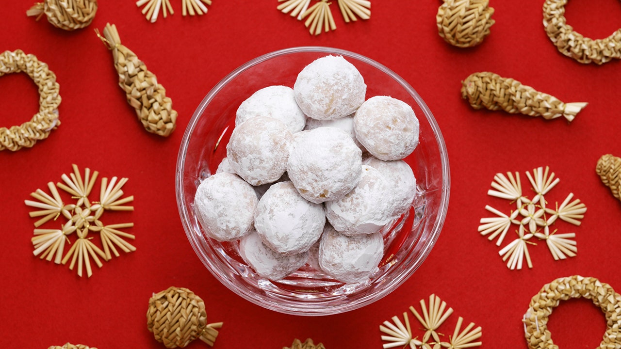 simple-snowball-cookies-for-christmas-try-the-recipe