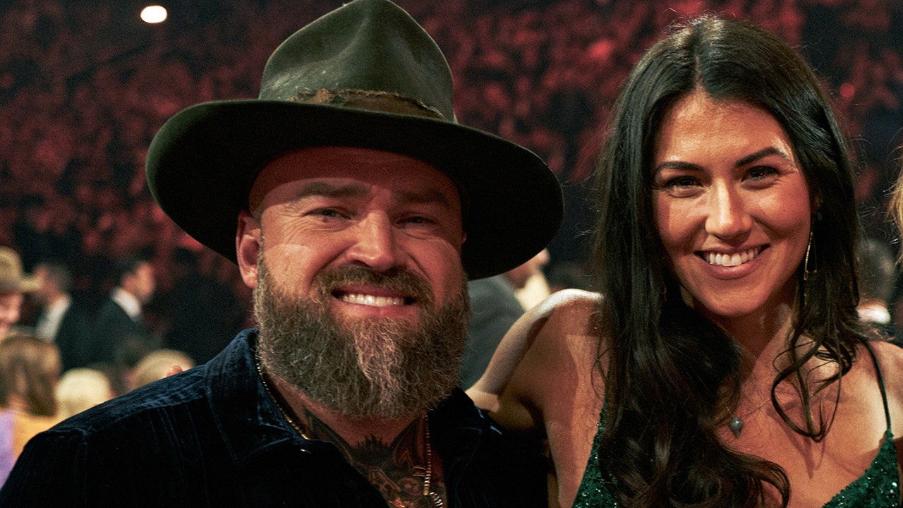 Country star Zac Brown engaged to model Kelly Yazdi