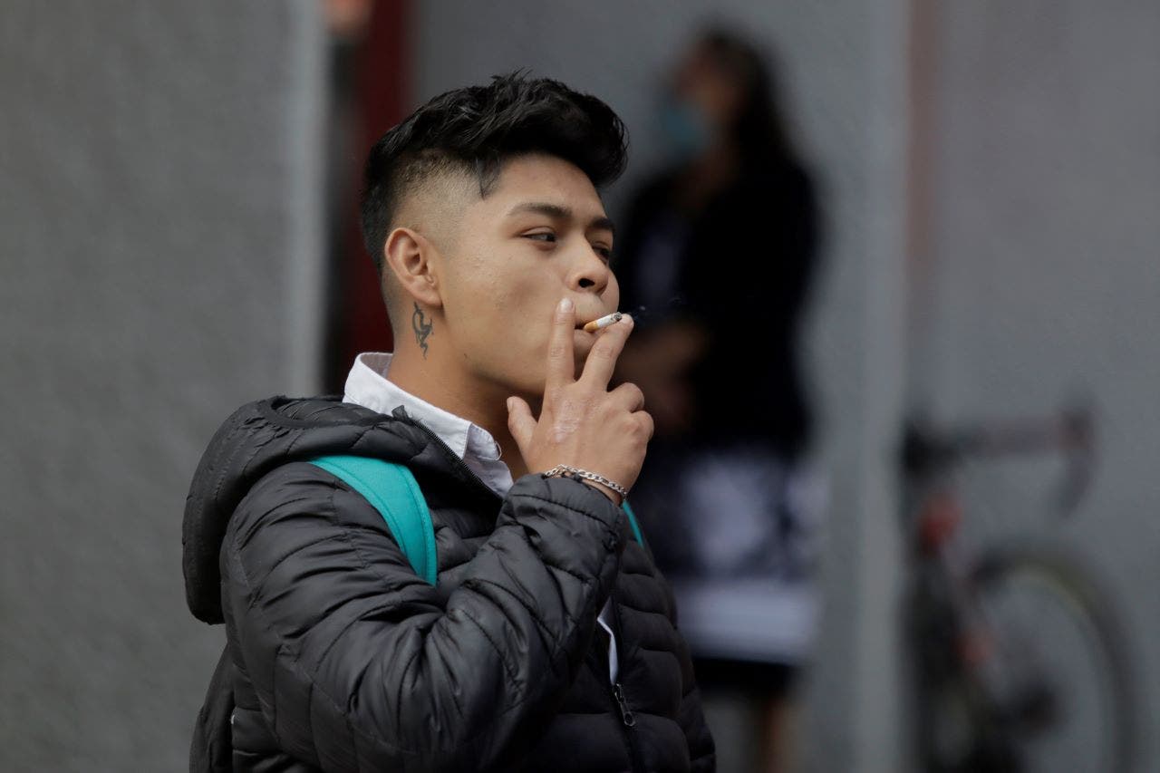 Mexico law bans smoking on beaches, all public places with fines up to