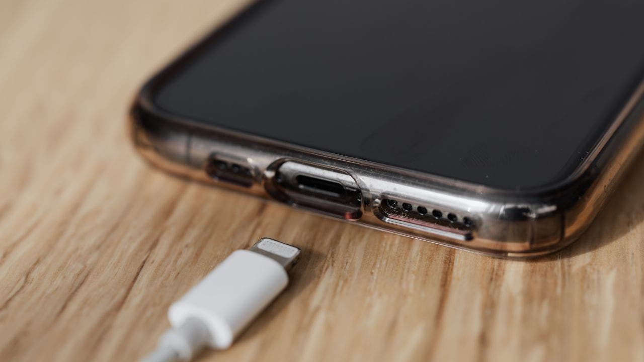 Do's and Don'ts of charging your phone the right way