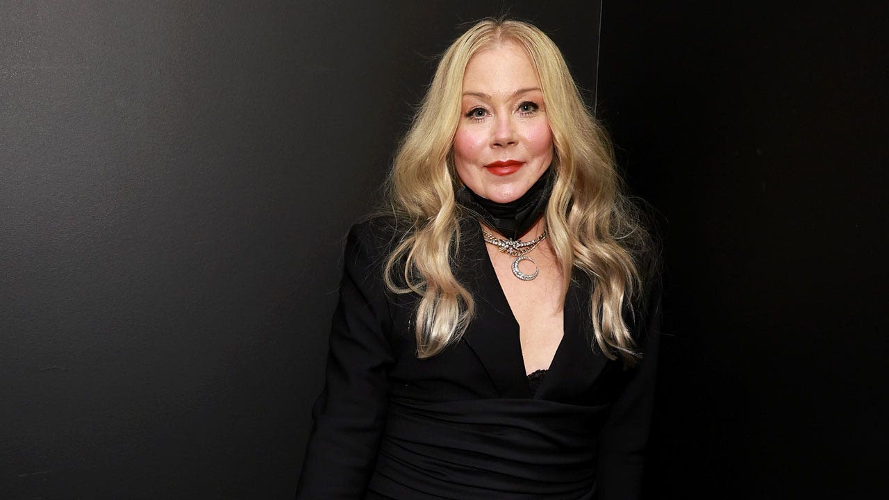 Christina Applegate attends Critics Choice Awards, first awards ceremony since MS diagnosis