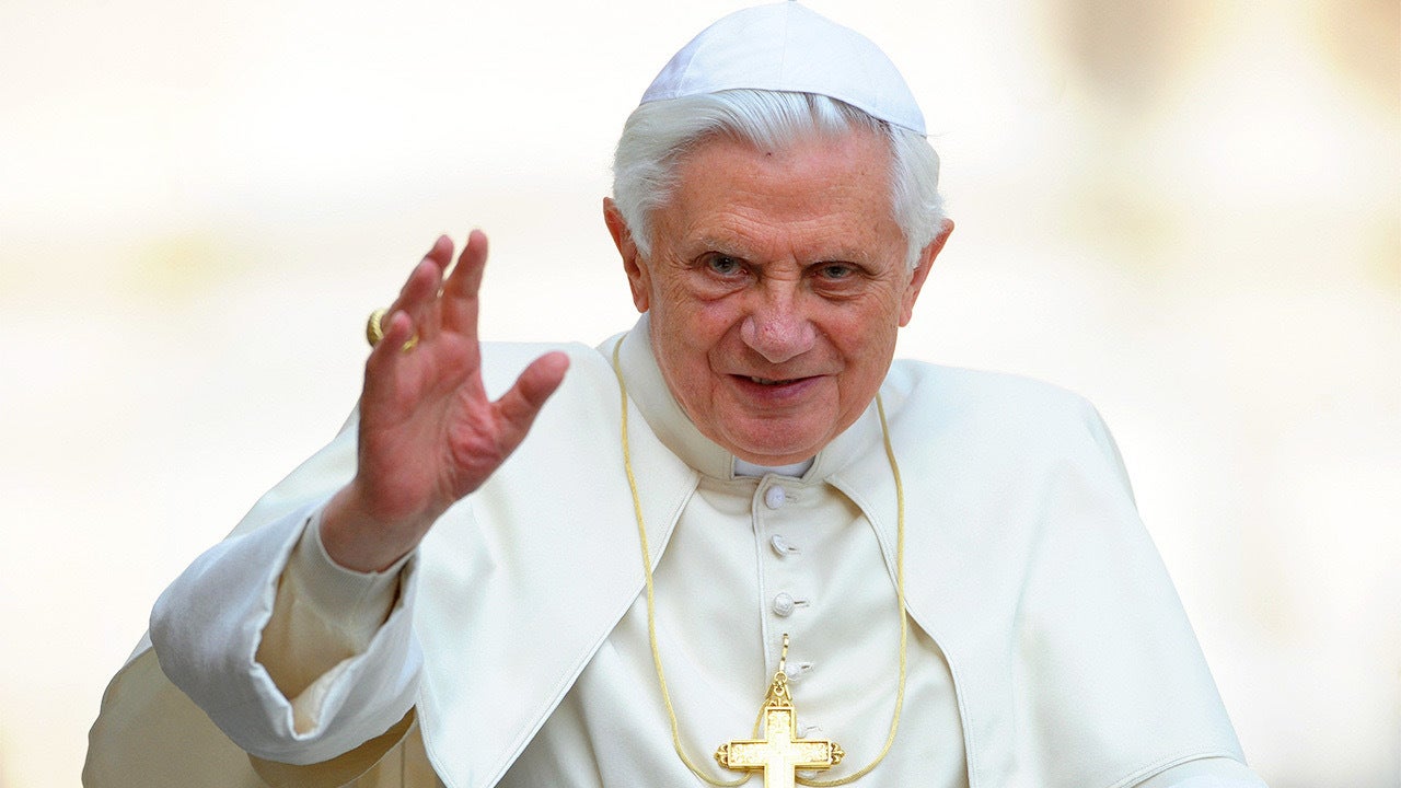 Missa fúnebre do Papa Emérito Bento XVI na Praça de São Pedro presidida pelo Papa Francisco