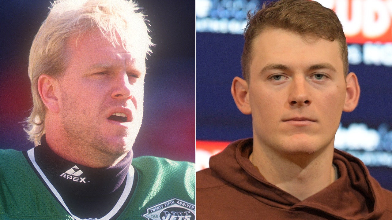 Quarterback Boomer Esiason #7 of the New York Jets during pre-game