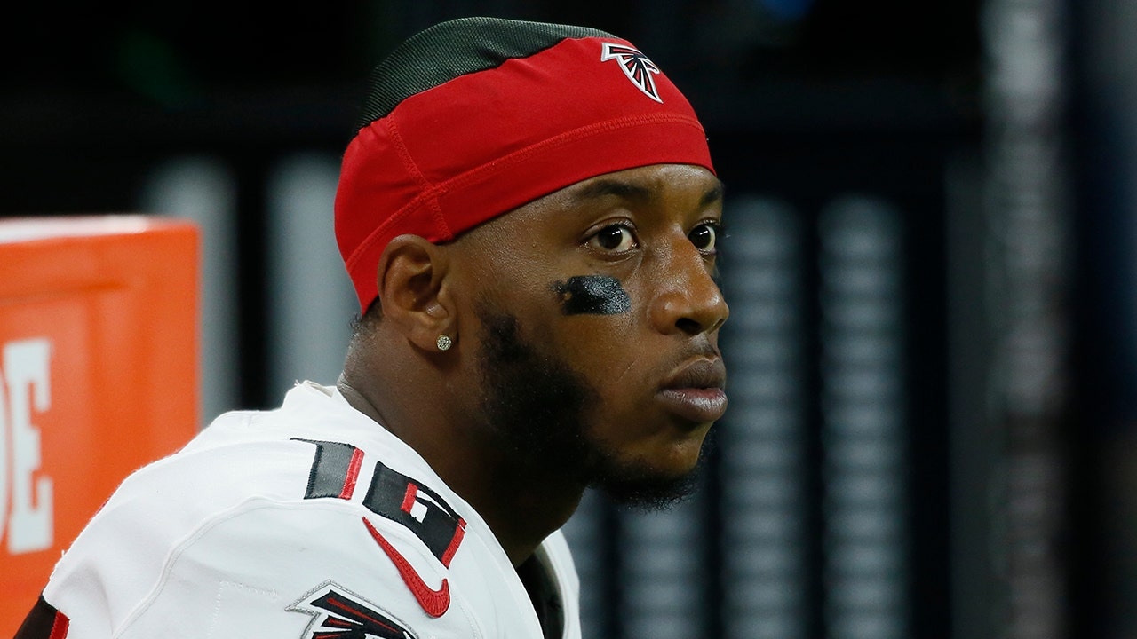 Falcons' Cameron Batson hit with 5 charges following incident with police