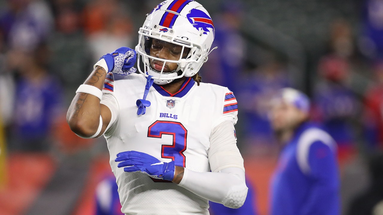 Damar Hamlin returns to Bills facility as team prepares for playoff game  vs. Dolphins