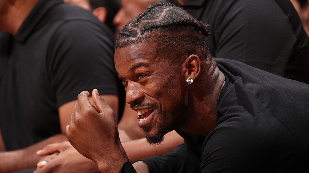 Jimmy Butler makes time for kid who flew over 4,400 miles to see him