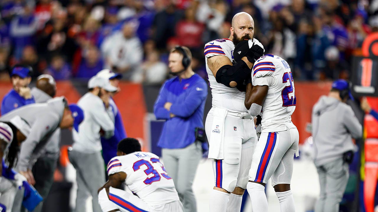 VIDEOS, PHOTOS: Aftermath of Damar Hamlin's collapse captured in detail;  See the somber reaction as fans pray for Buffalo Bills' safety