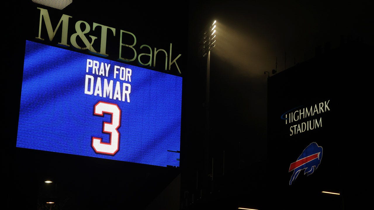 Damar Hamlin's Father Zoom Calls Bills Team, Updates On Progress