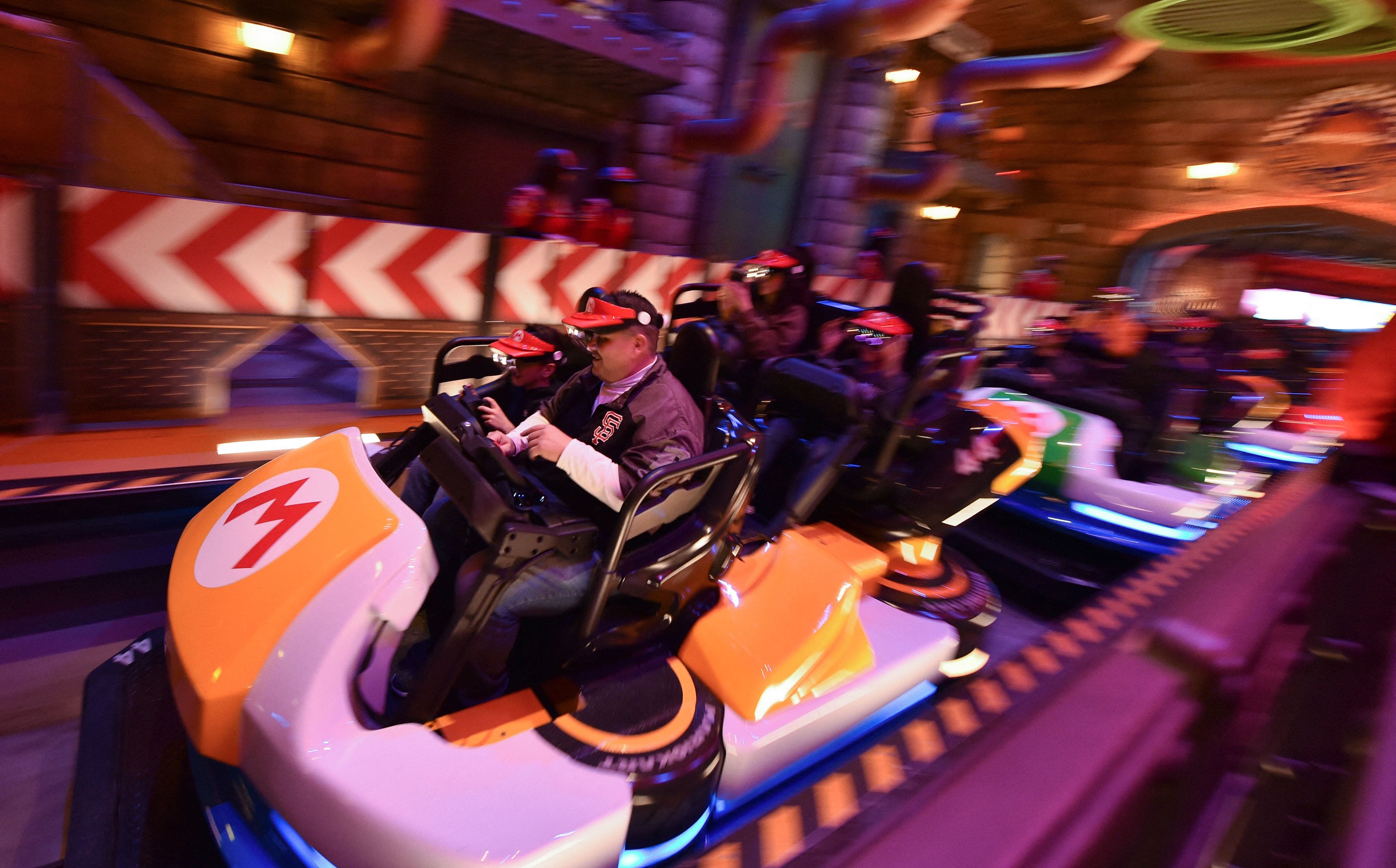 De nieuwe Mario Kart-rit van Universal Studios verscheurt regels die bezoekers met een maatje meer beperken