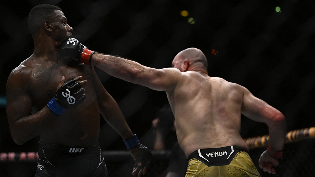 Fight world reacts after UFC 283: Jamahal Hill wins light heavyweight championship Glover Teixeira retires – Fox News