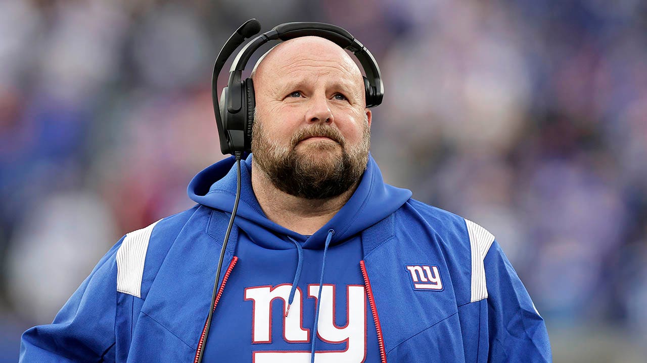 Giants' Brian Daboll honors Damar Hamlin with custom hat, offers prayers:  'He's a tremendous young man'