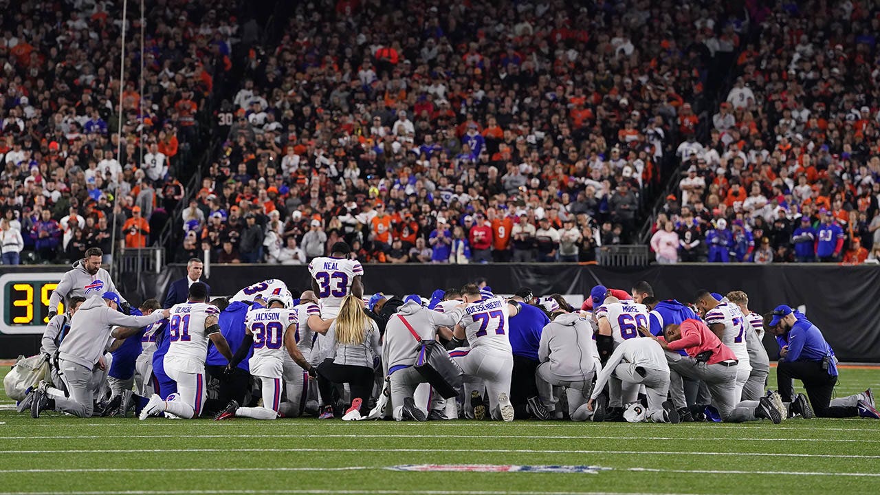 Colts, Texans honor injured Bills safety Damar Hamlin with pregame prayer -  WISH-TV, Indianapolis News, Indiana Weather