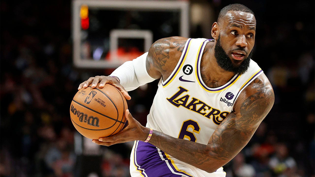 LeBron James scores 46 points in Lakers loss, moves closer to NBA's  all-time scoring record