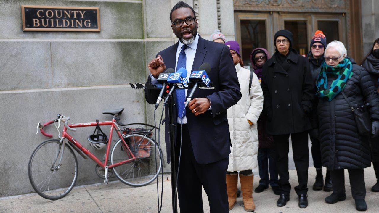 Teachers union-backed Chicago mayoral candidate insists plan to raise taxes won’t drive away residents