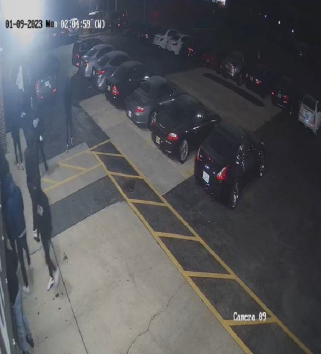 Chicago-area thieves captured on camera breaking into car dealership ...