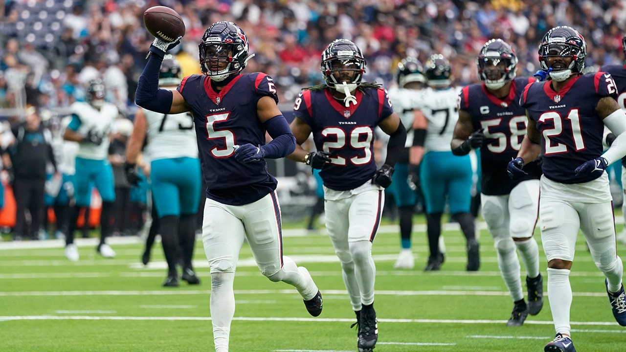 Texans' Jalen Pitre goes viral with 'sticky glove' celebration after  interception | Fox News