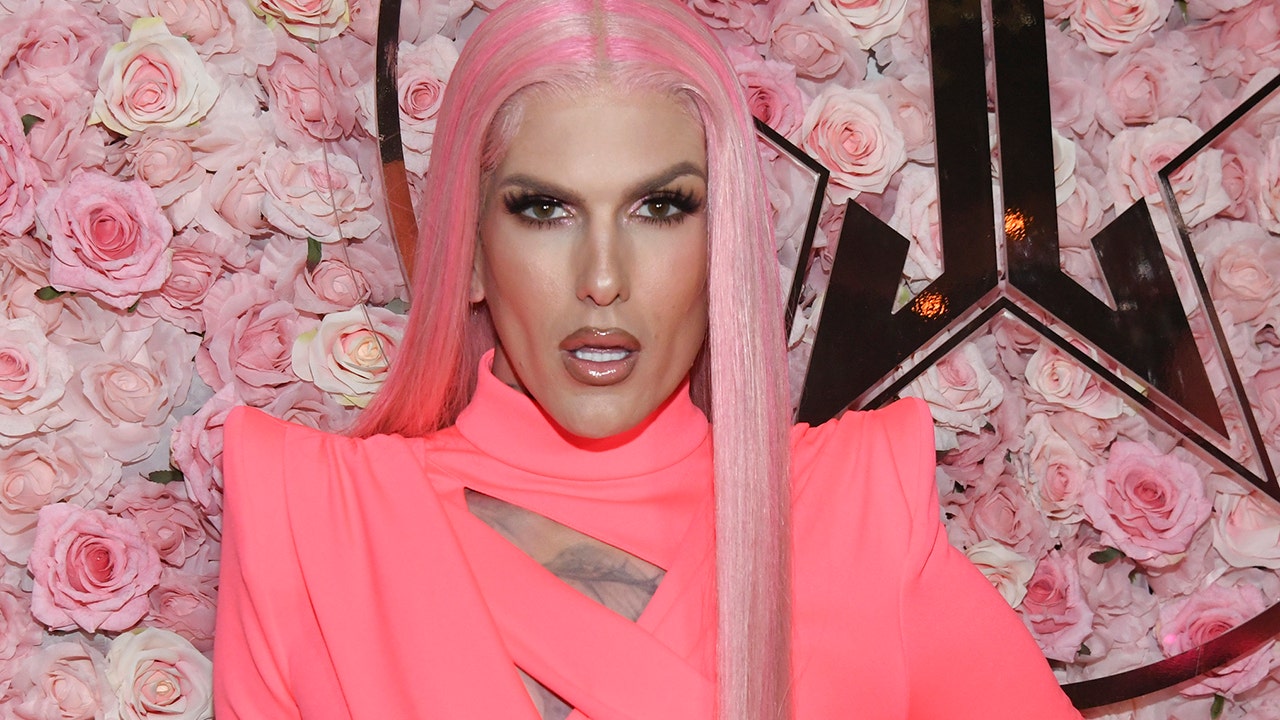 s Jeffree Star Dating a Member of The NFL? 