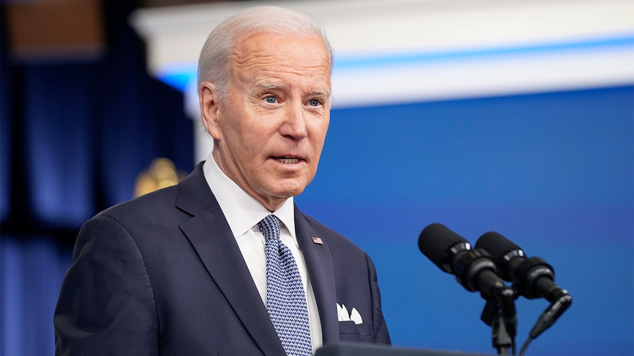 Biden spars over classified documents in garage with Fox News' Peter Doocy