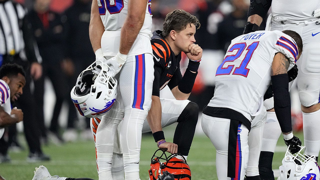 He's a killer': Bengals QB Joe Burrow braves cold elements in divisional  playoff win over Buffalo 