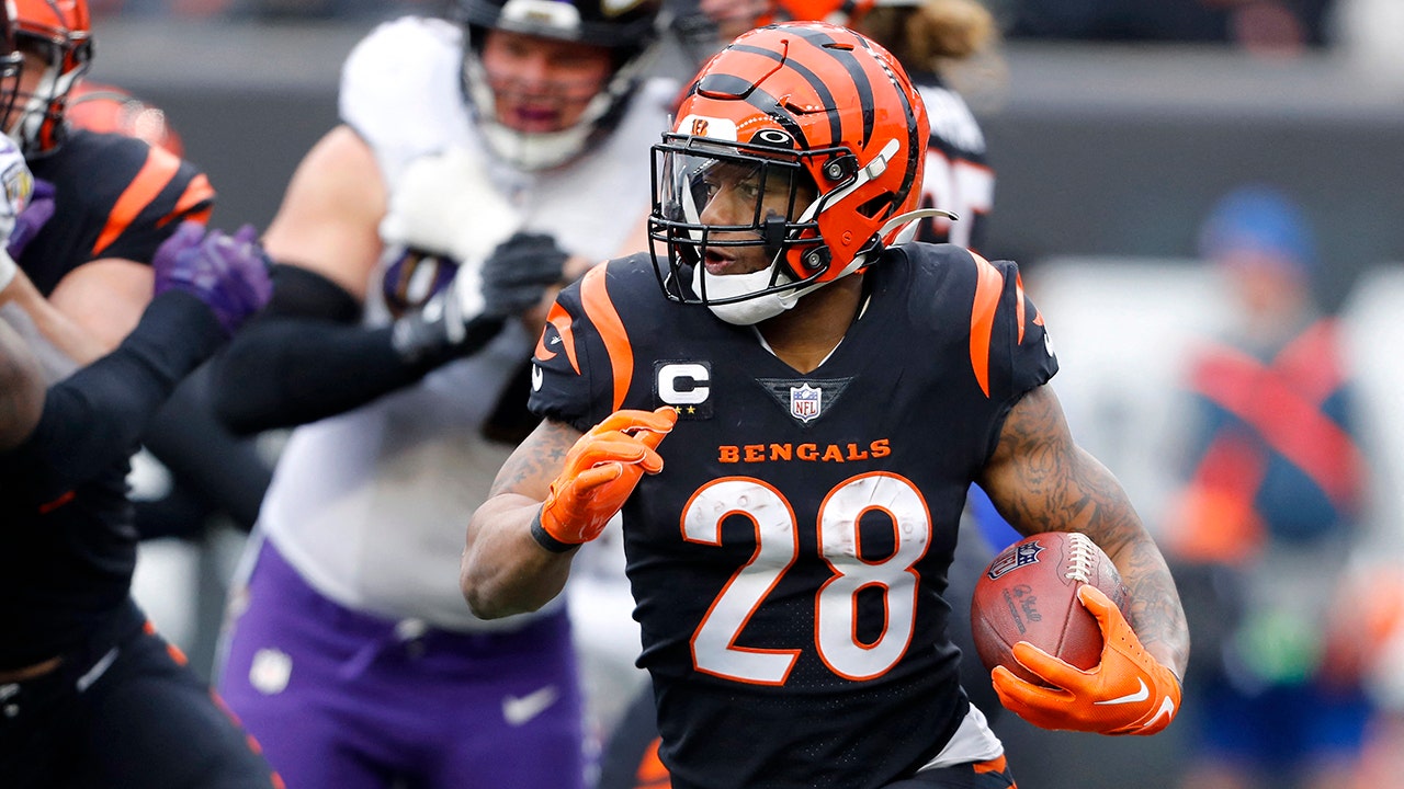Bengals’ Joe Mixon pleads not guilty to charge of allegedly pointing gun in woman’s face