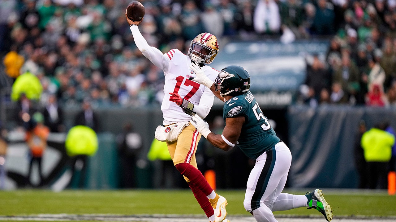 Eagles, 49ers clear benches as Williams slams Wallace to ground