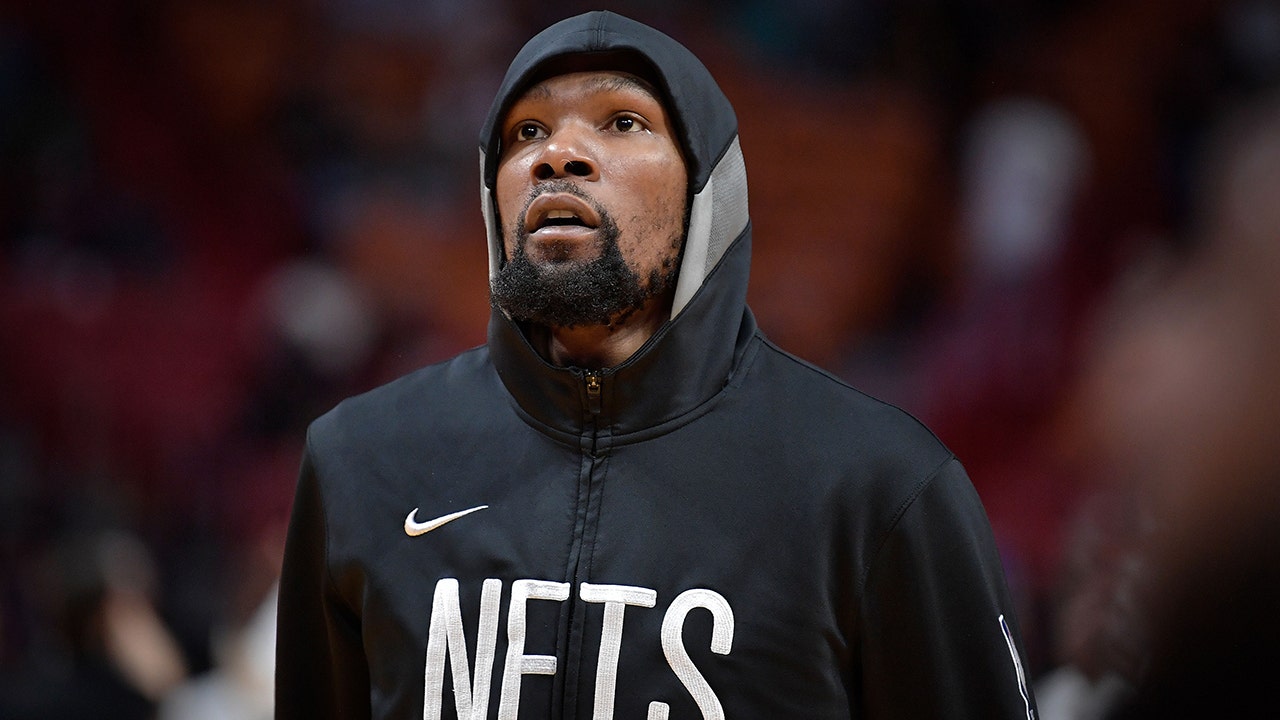 Kevin Durant staying with New Jersey Nets, plans to 'move forward' instead  of trade 