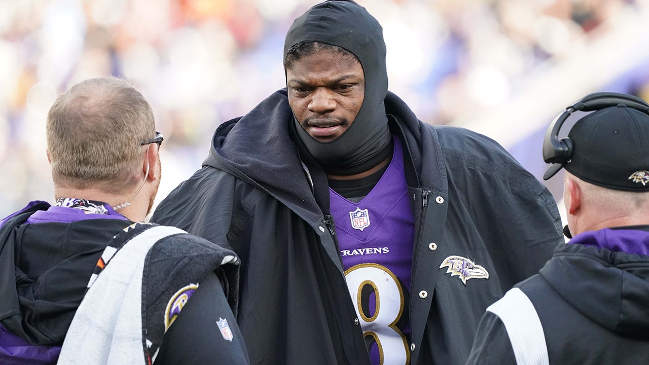 Ravens' Lamar Jackson puzzles NFL world as he doesn't travel with team for  playoff game