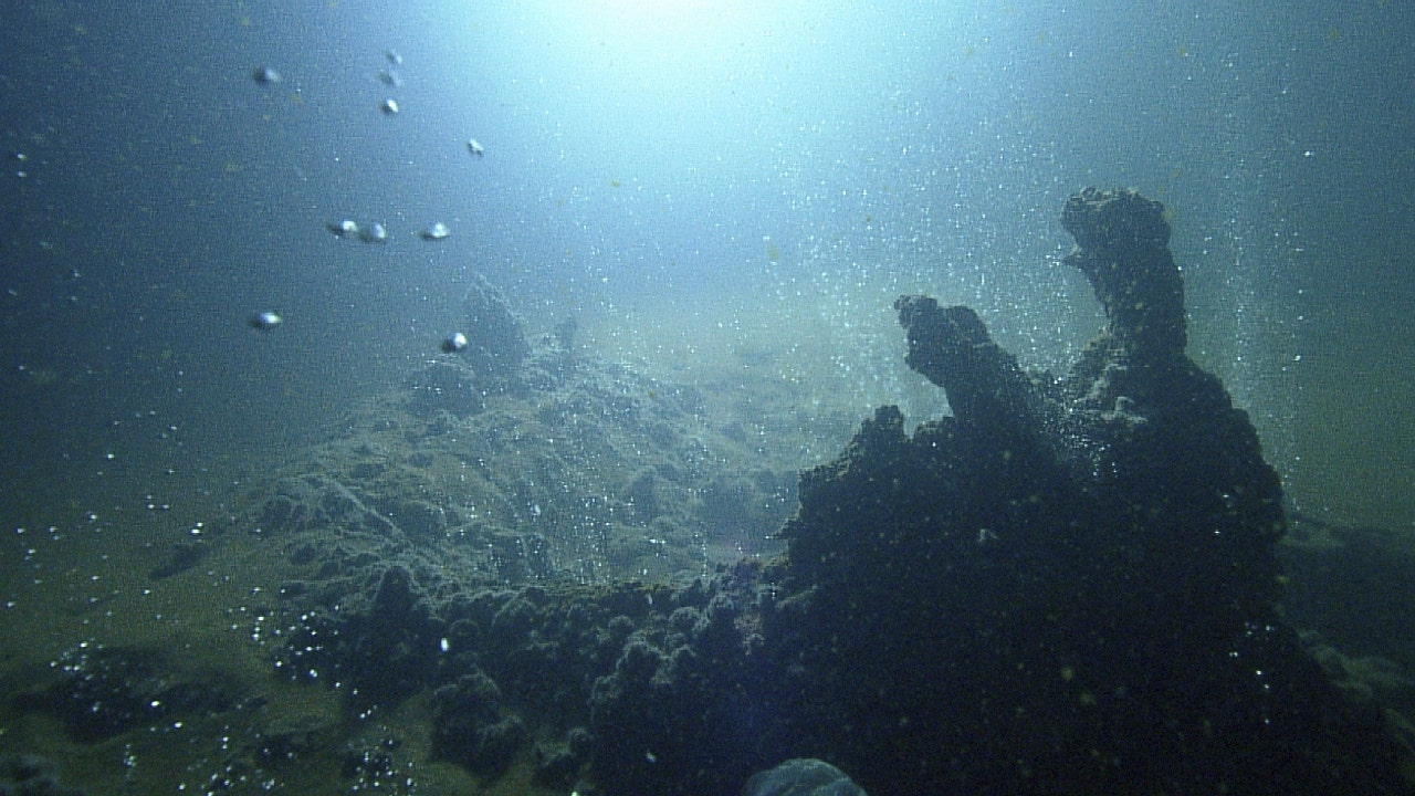 Sorprendente cámara de magma encontrada debajo del volcán del Mar Mediterráneo cerca de un popular destino turístico