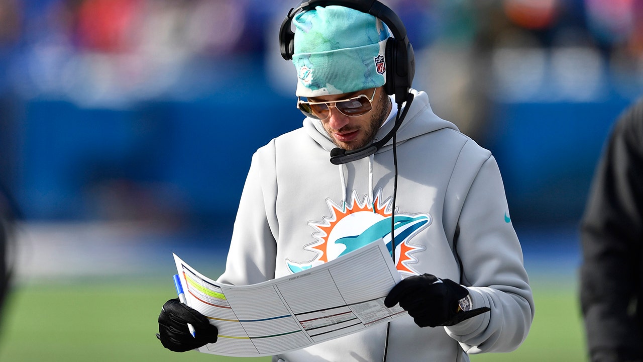 Dolphins’ Mike McDaniel: ‘Miscommunication’ led to crucial delay of game penalty toward end of game