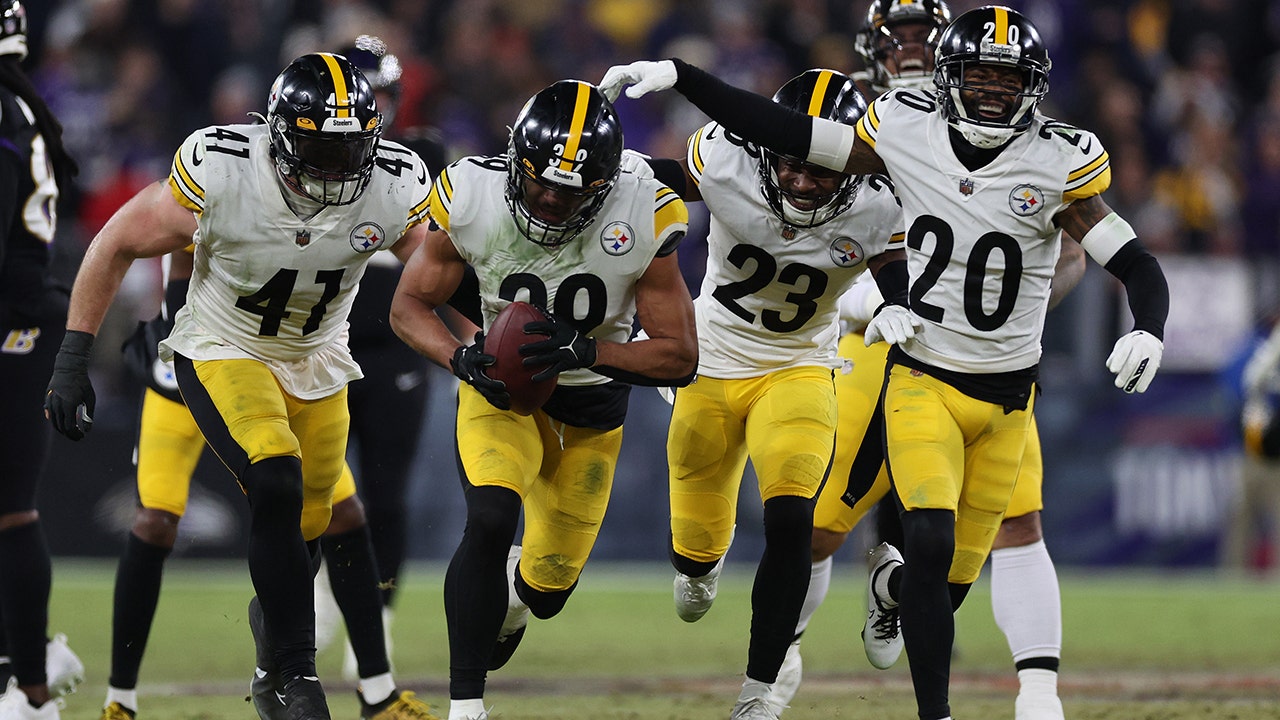 Ravens lose late lead, fall to Steelers, 16-13