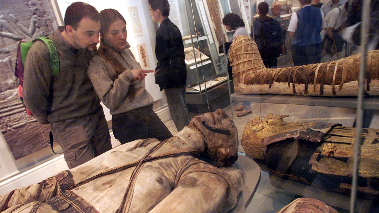 영국 박물관은 고대 이집트 유물을 설명하기 위해 ‘미라’라는 단어를 사용하는 것을 부끄러워합니다. 그것은 ‘휴머니즘’입니다.