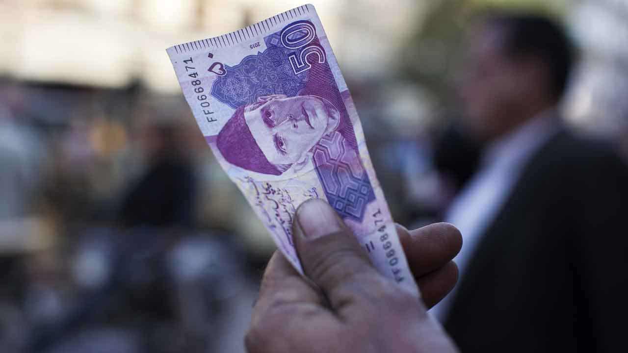 PKR in freefall: Currency plummets by 50 paisa per USD - Mettis