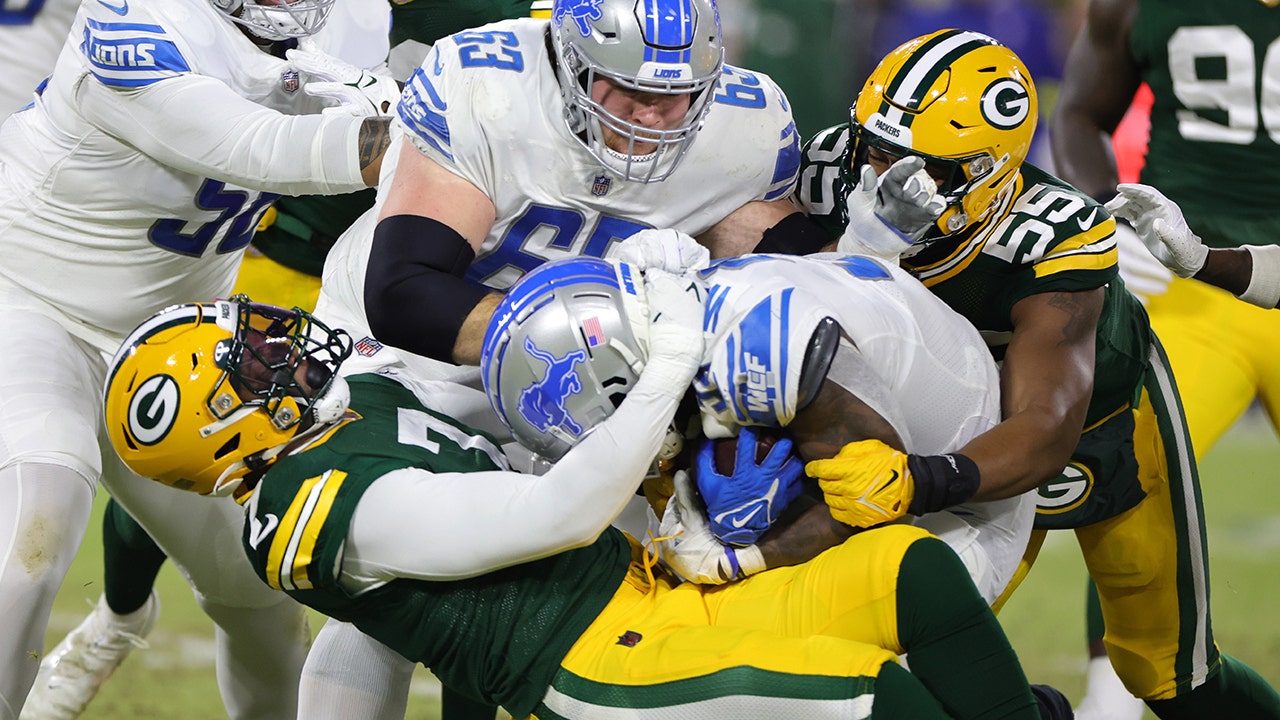 Packers' Quay Walker pushes member of Lions training staff, gets
