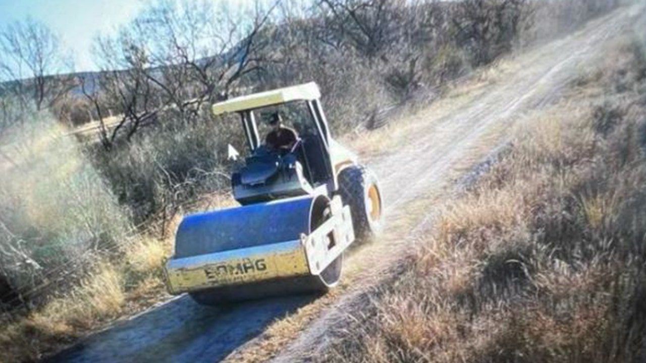 News :Texas border chaos: illegal migrant steals road roller, suspected smugglers lead police on high-speed chase
